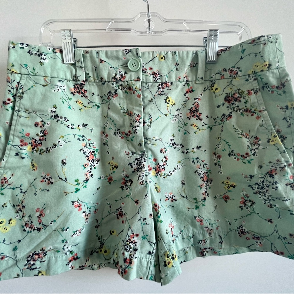 LOFT floral shorts - size 6